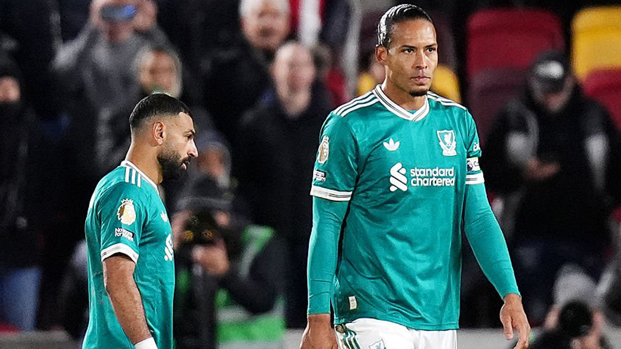Virgil van Dijk Buka Suara Soal Lini Belakang Liverpool yang Mulai Goyah