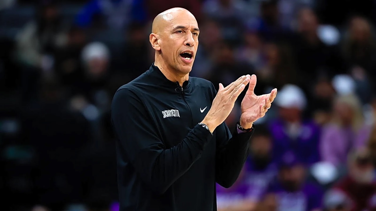 Doug Christie Sorot Kepemimpinan Wasit Usai Dikalahkan Lakers