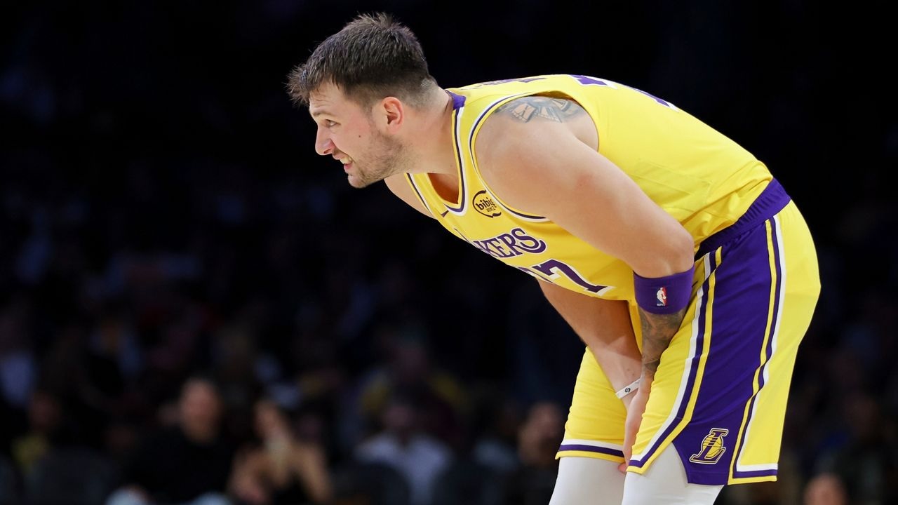 Luka Doncic harus menepi satu pekan karena cedera.
