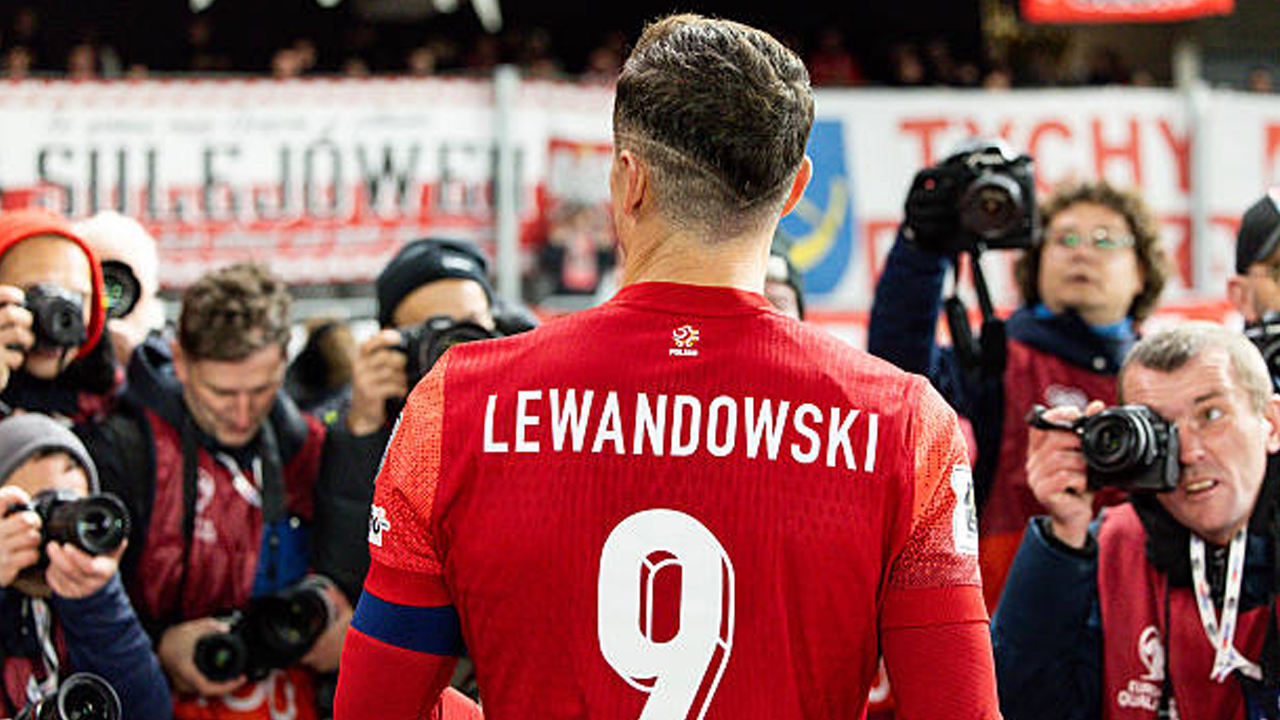 Sir Jim Jadi Penghalang Manchester United Datangkan Robert Lewandowski