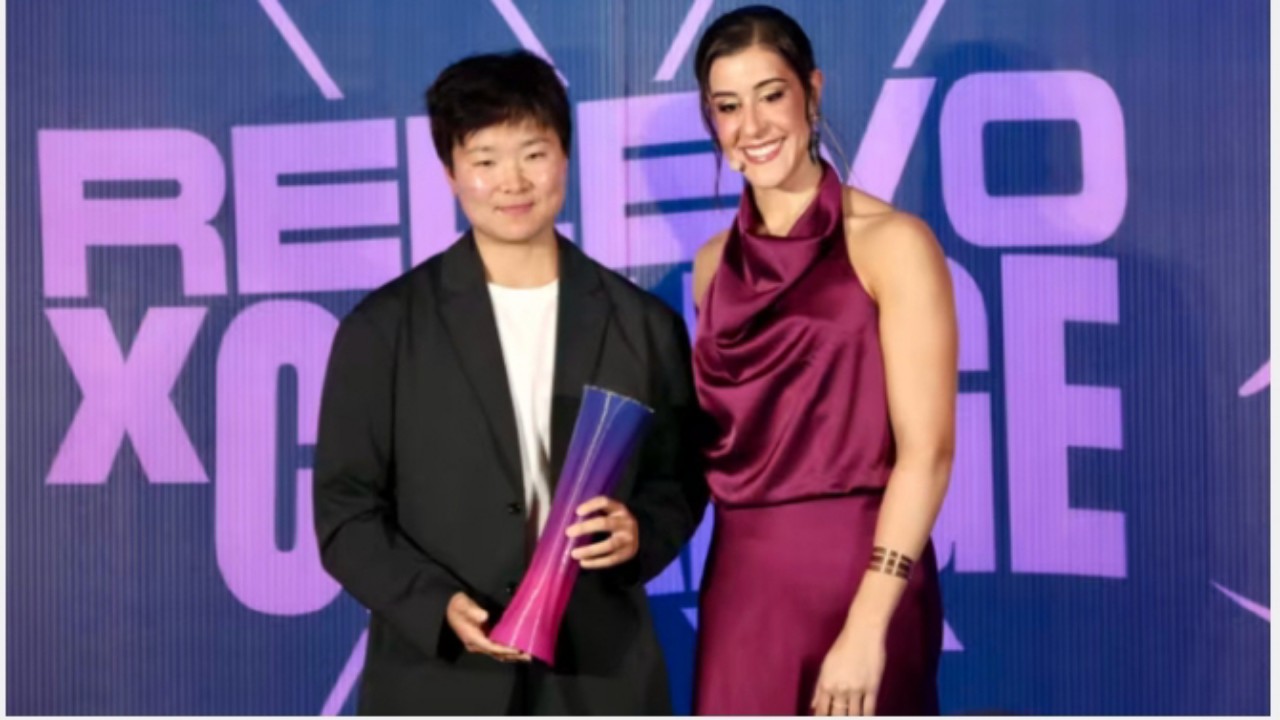 He Bingjiao-Carolina Marin/[Foto:Sohusports]