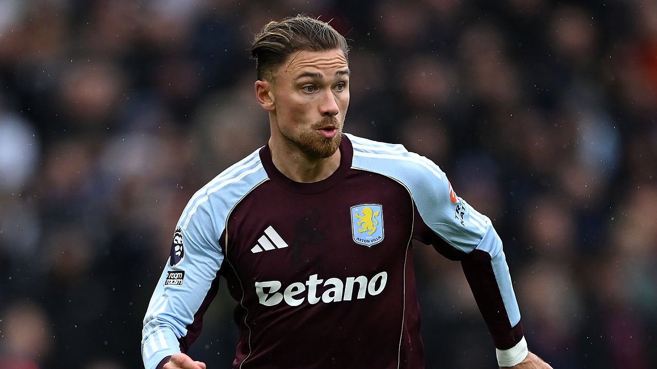 Bek kanan Aston Villa, Matty Cash