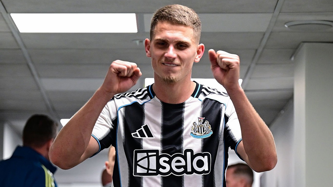 Bek Newcastle United, Sven Botman