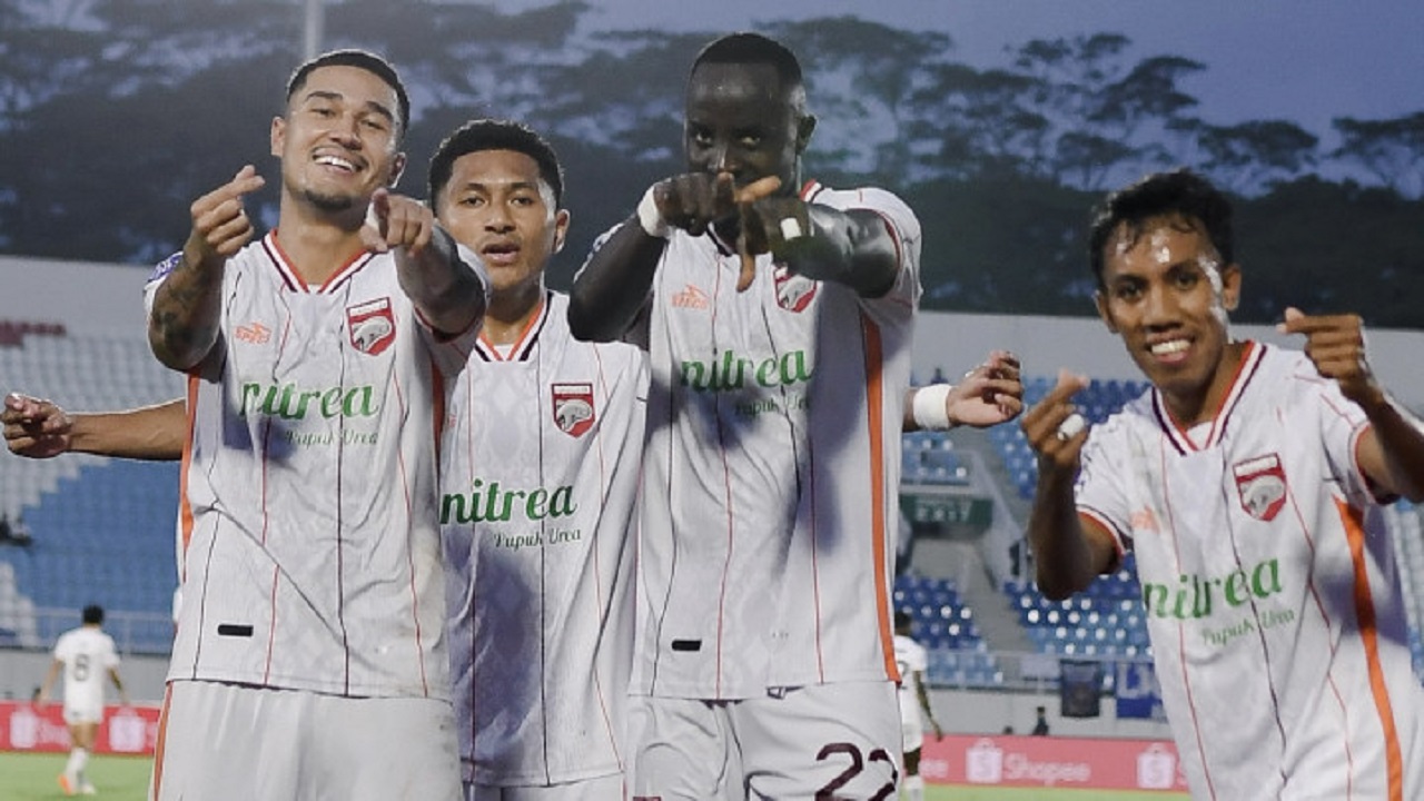 Pemain Borneo FC merayakan gol ke gawang Arema FC