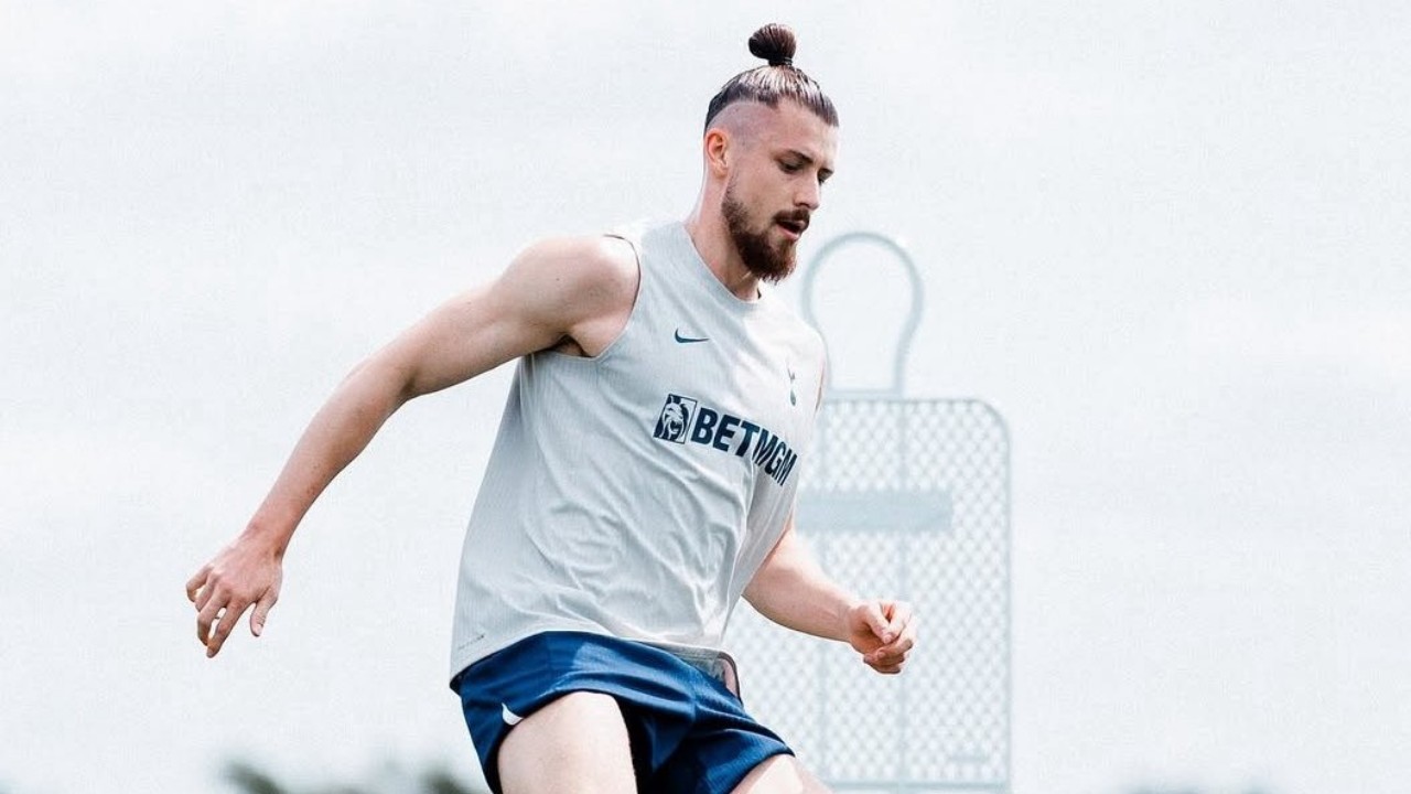 Thomas Frank Kabarkan Kondisi Terkini Bek Tengah Tottenham