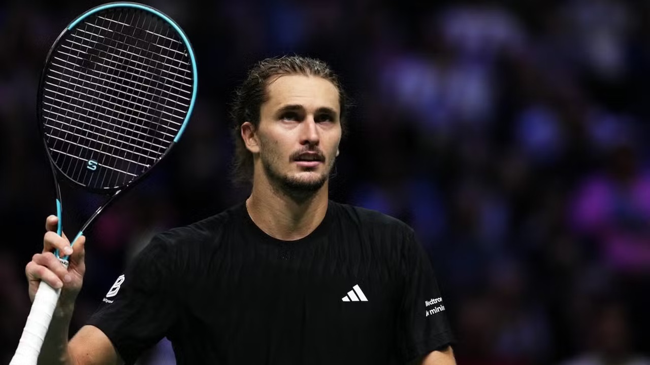Berkat Kesalahan Lawan, Alexander Zverev Bertahan Di Paris