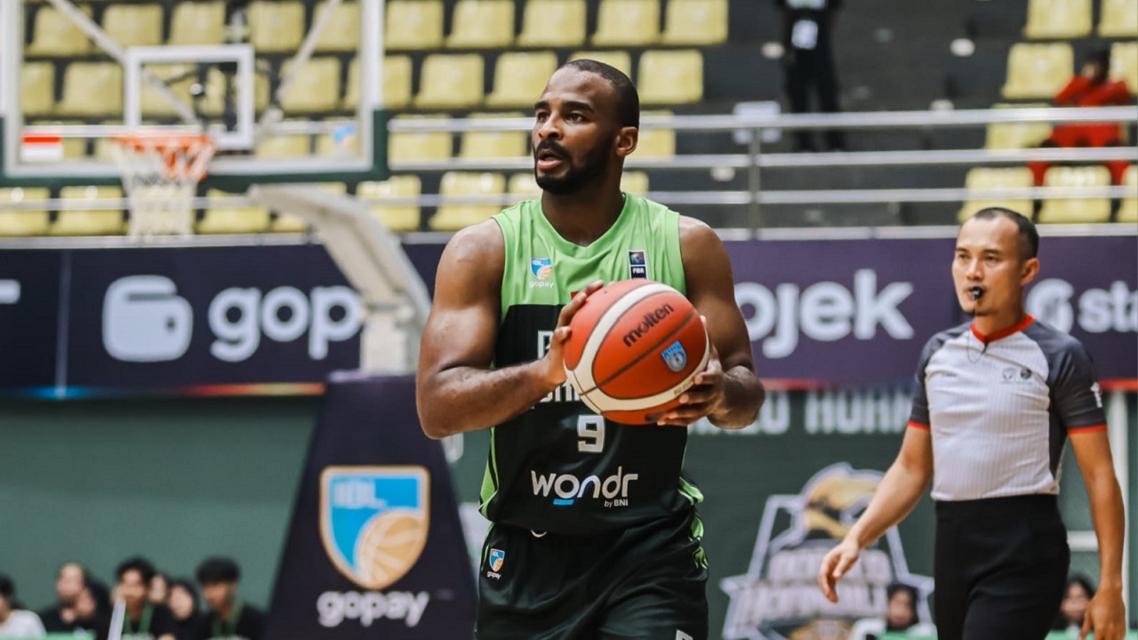 Borneo Hornbills beri kontrak baru kepada Akeem Scott.