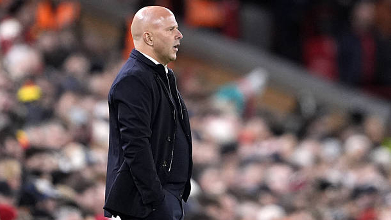 Arne Slot Jelaskan Dilema Cedera dan Rotasi Pemain di Liverpool