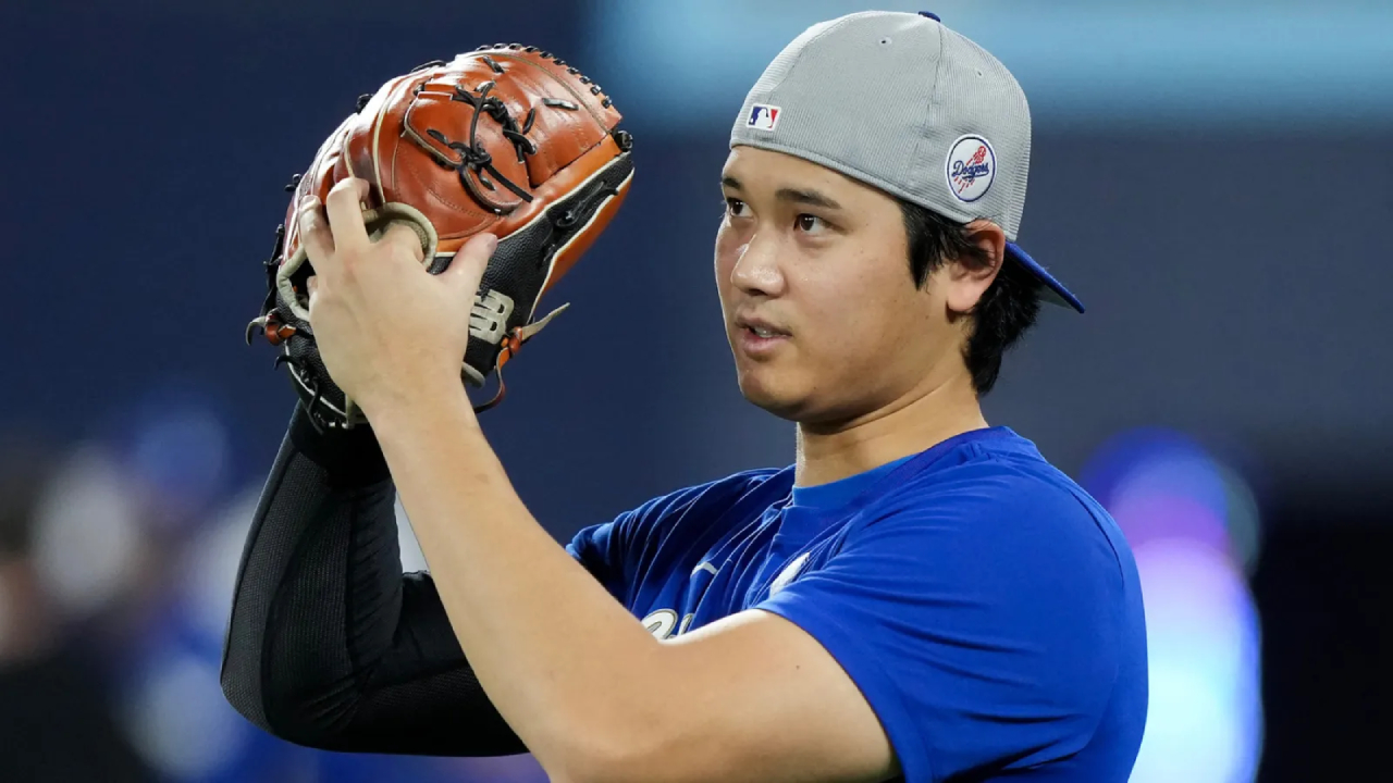 Shohei Ohtani bisa turun ke lapangan tidak hanya sebagai designated hitter, tetapi juga sebagai pitcher atau bahkan outfileder. (Foto: AP)