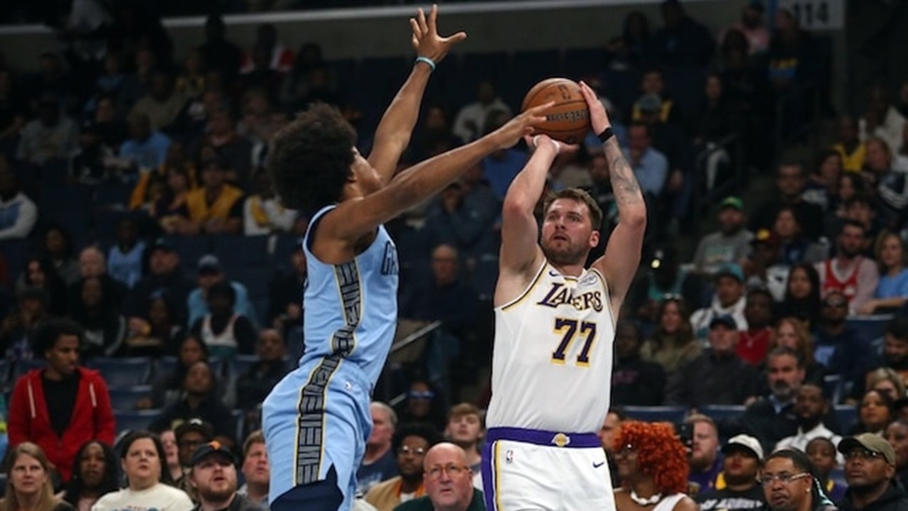 Luka Doncic Kembali Bermain, Lakers Hempaskan Grizzlies