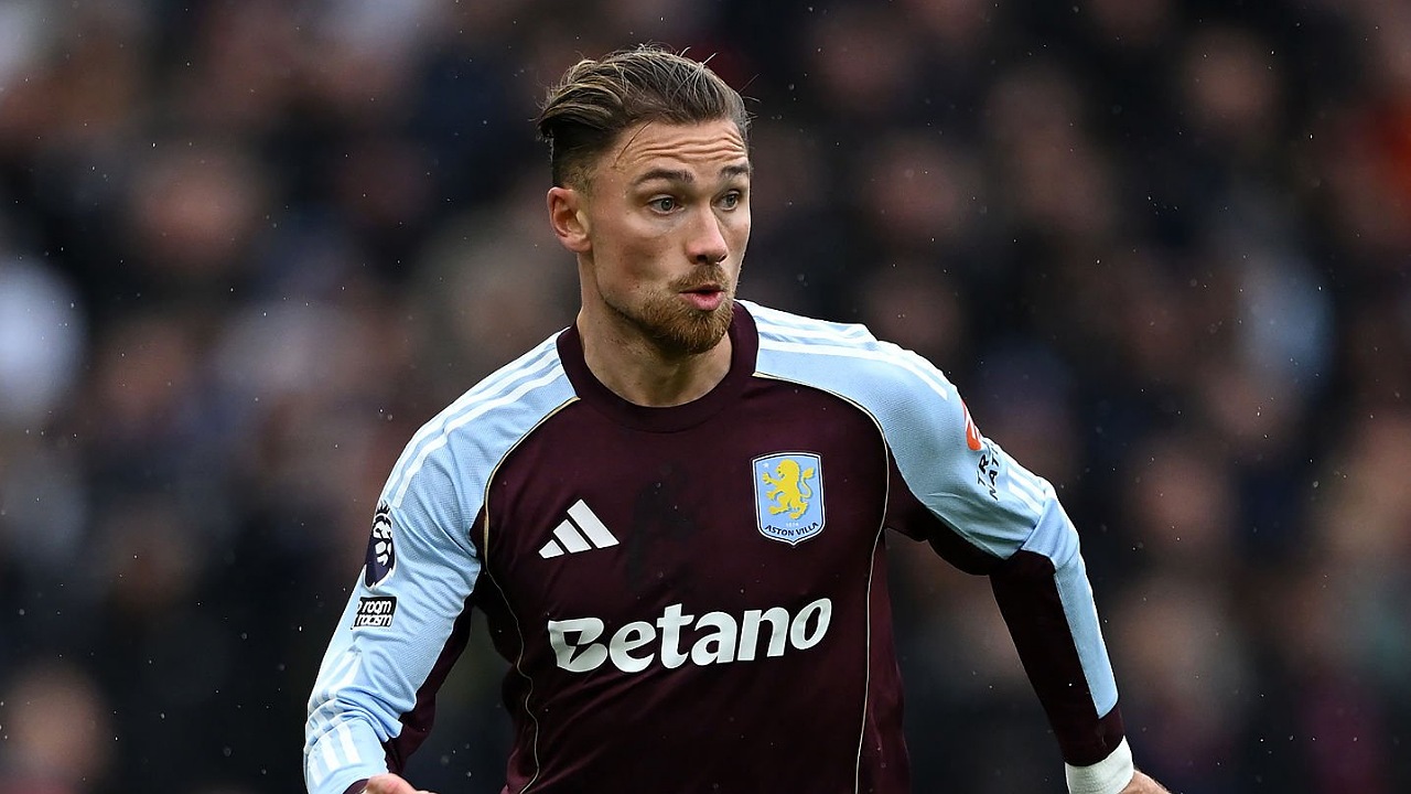 Matty Cash baru saja memperpanjang kontraknya di Aston Villa