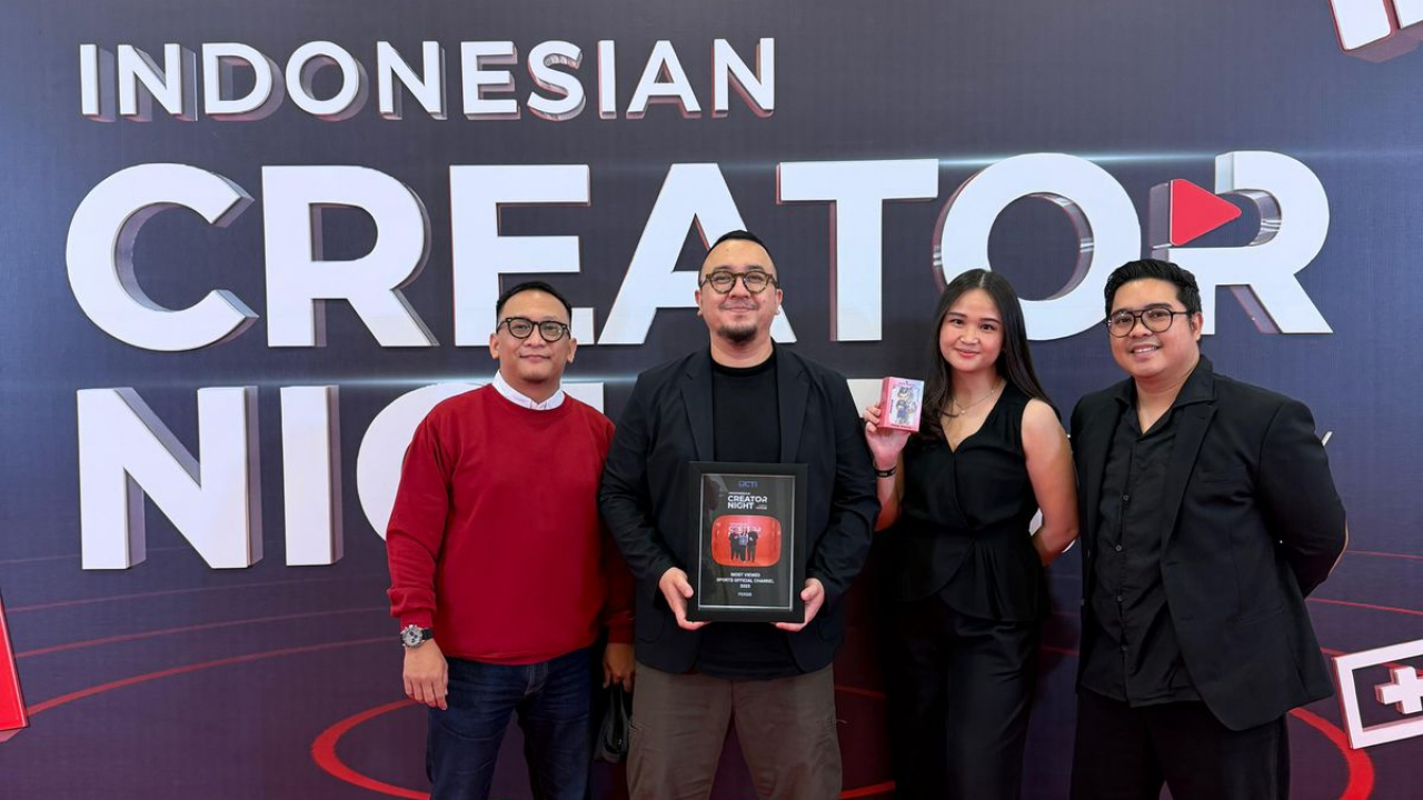 Perwakilan Persib dalam penganugerahan Indonesia Creator Night 2025 kepada Persib TV