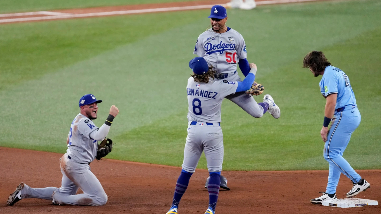 Dramatis! Los Angeles Dodgers Menang di Toronto, Paksakan Game 7 Penentu