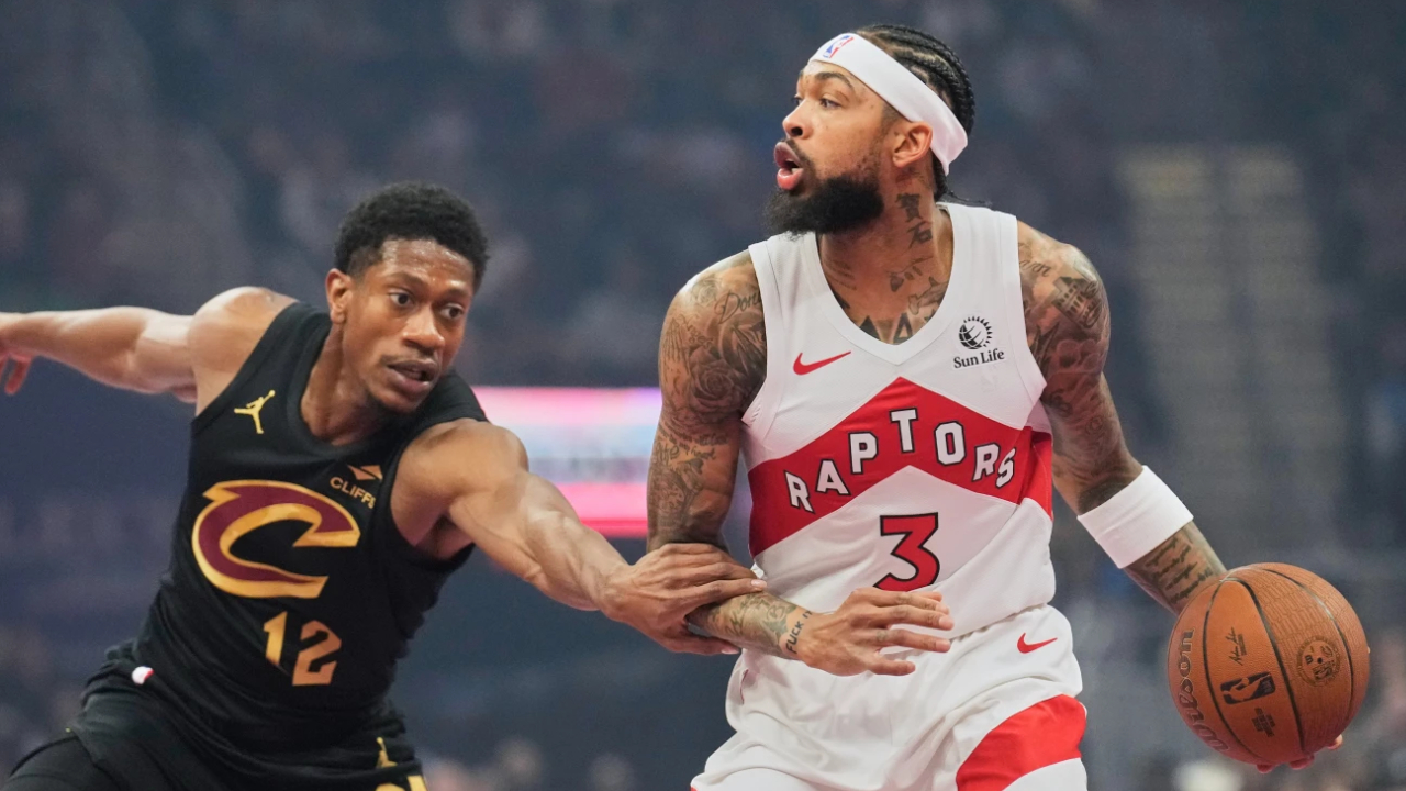 Brandon Ingram (kanan) mencetak 20 poin saat tim tamu Toronto Raptors mengalahkan Cleveland Cavaliers 112-101 dalam pertandingan pembuka NBA Cup pada Jumat (31/10).