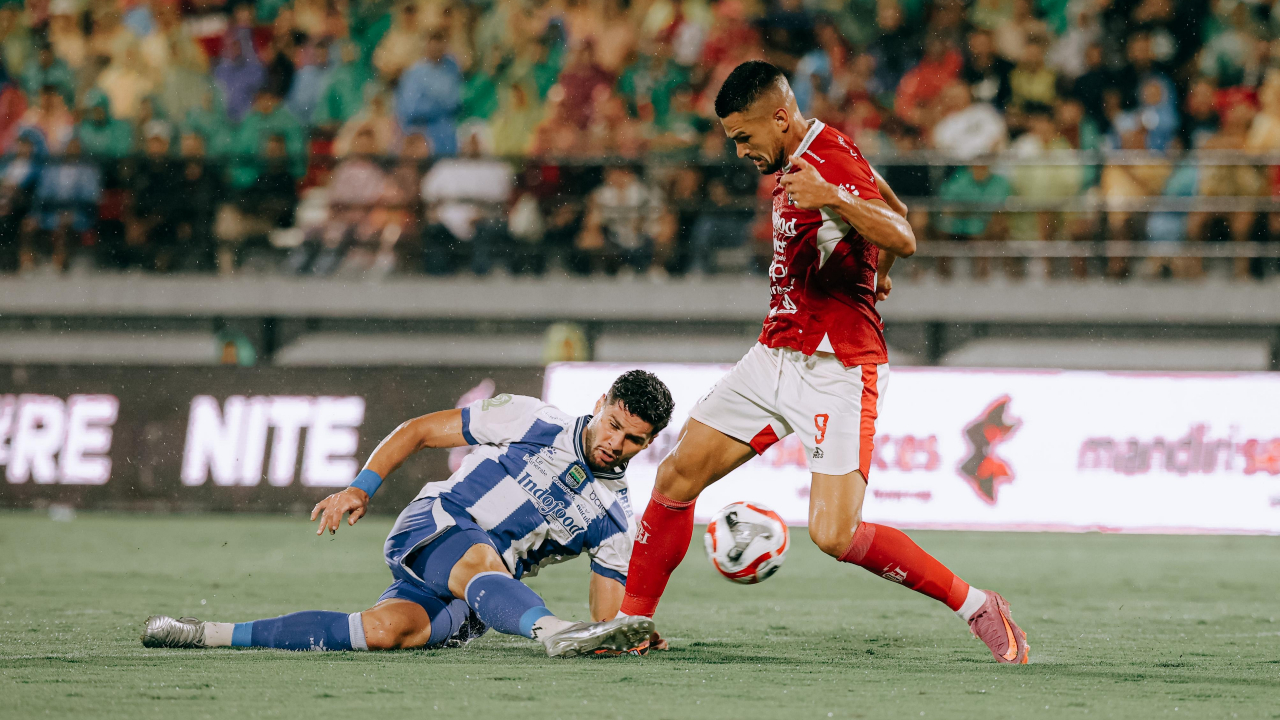 Bali United kalah dari Persib karena Mirza MUstafic dikartu merah