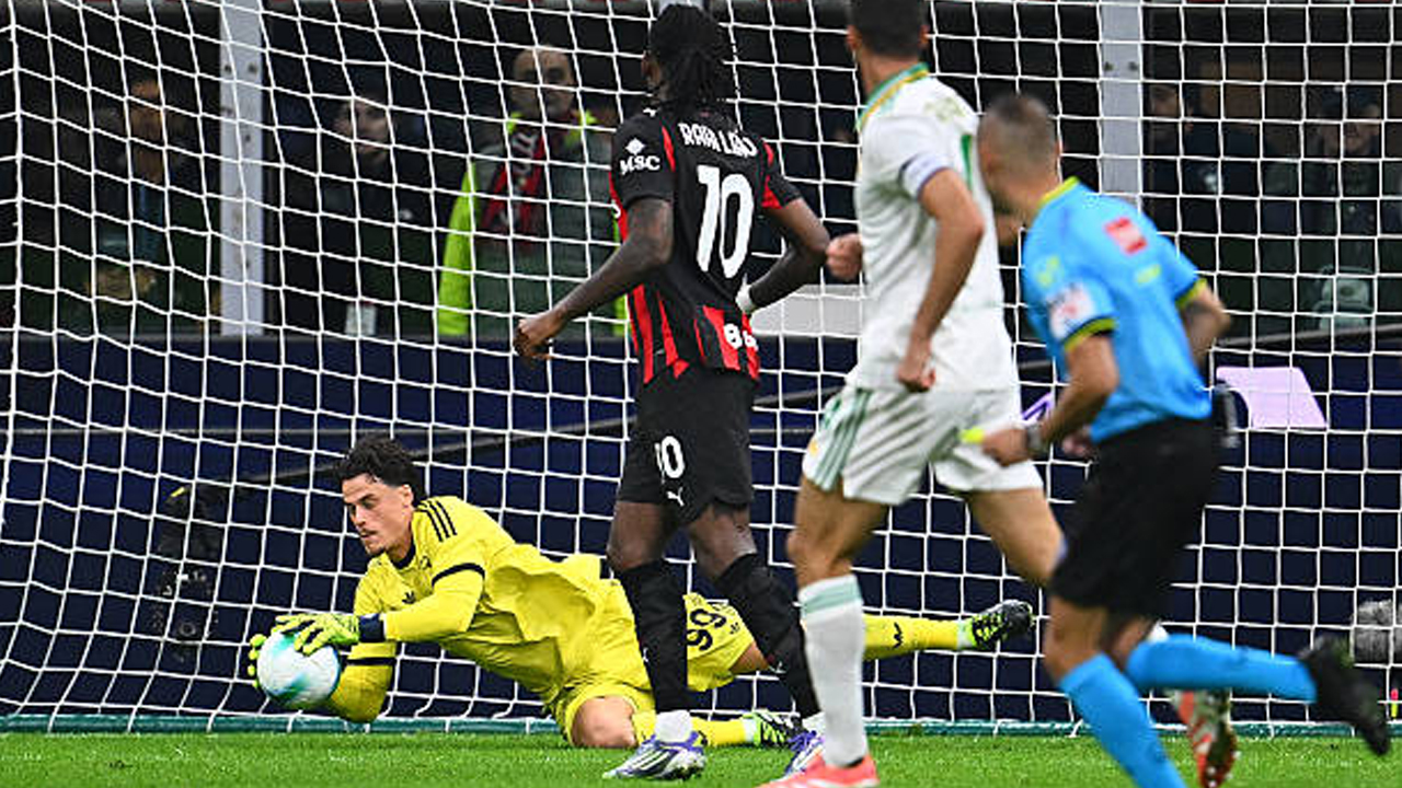 Puji Performa AS Roma, Mile Svilar Akui Kekuatan Serangan Balik AC Milan