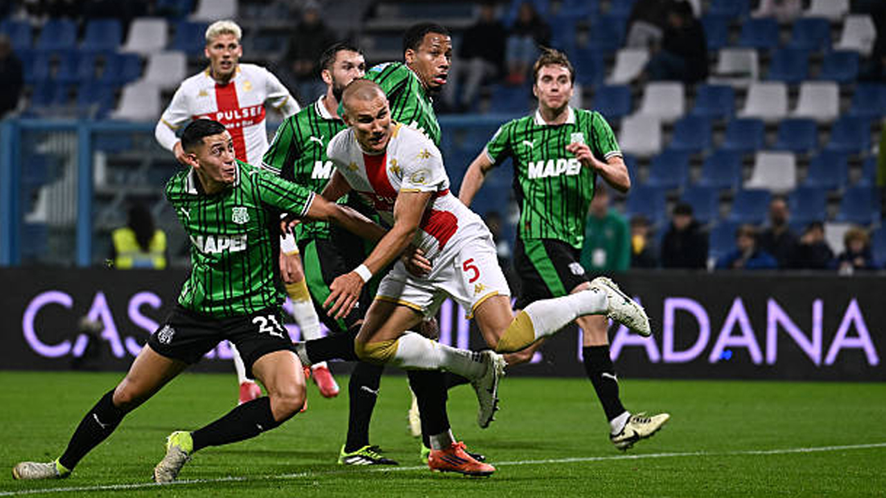 Sassuolo vs Genoa via gettyimages