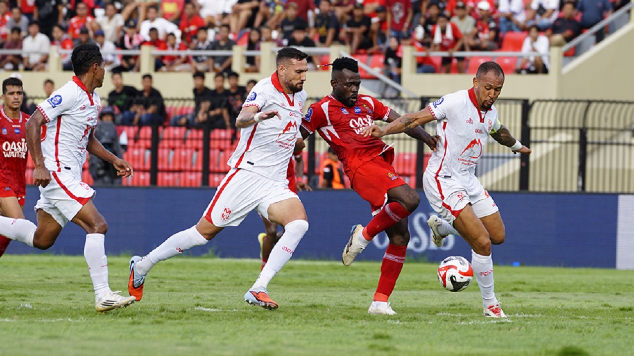 Penyerang Persijap Jepara, Sudi Abdallah di laga kontra Malut United FC