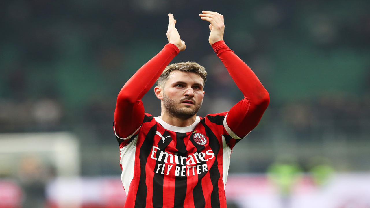 Gara-gara mandulnya Santi Gimenez, AC Milan melirik dua striker ini untuk bursa transfer musim dingin 2026 / via Getty Images