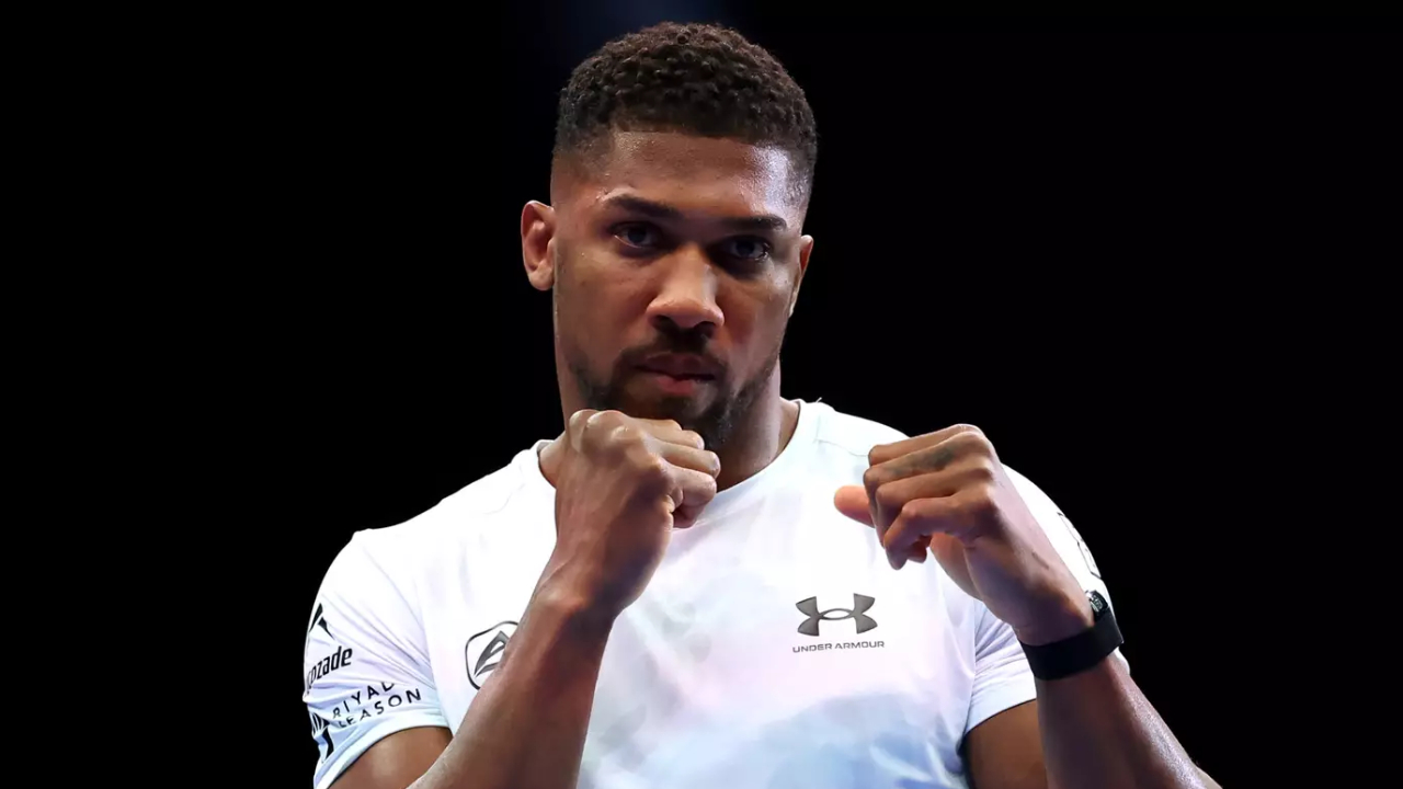 Eddie Hearn Isyaratkan Anthony Joshua Kembali Naik Ring Bulan Desember
