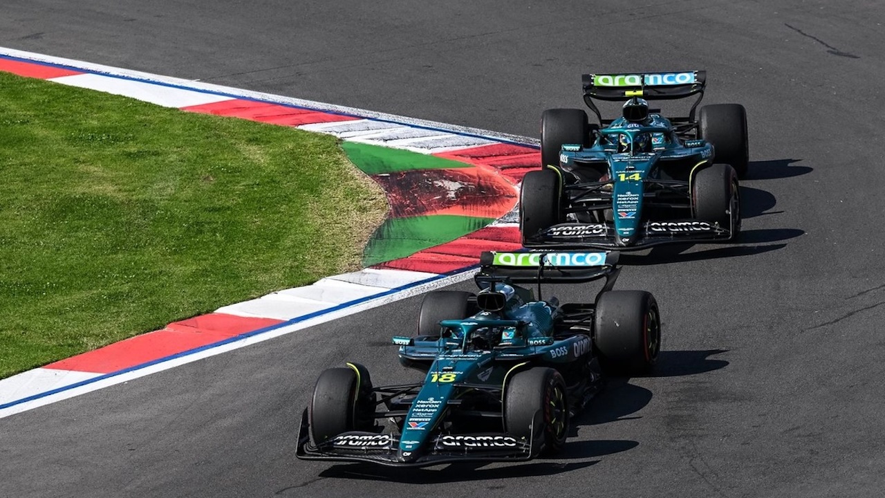 Para pebalap Aston Martin, Lance Stroll dan Fernando Alonso