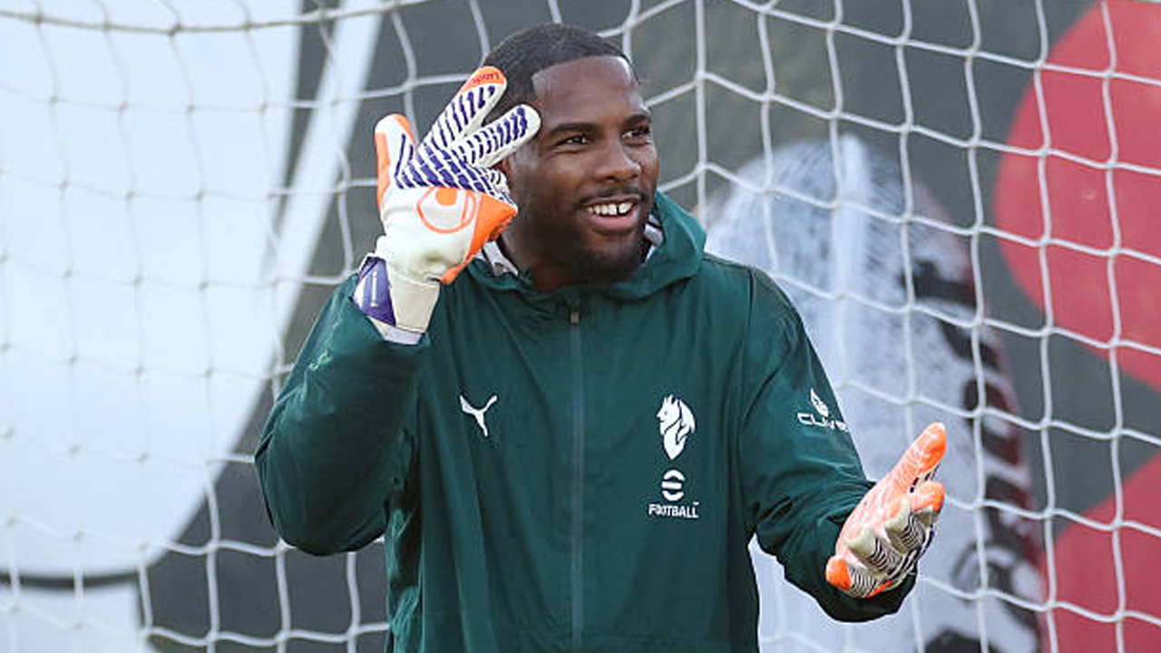 Massimiliano Allegri Buka Suara Soal Situasi Kontrak Mike Maignan