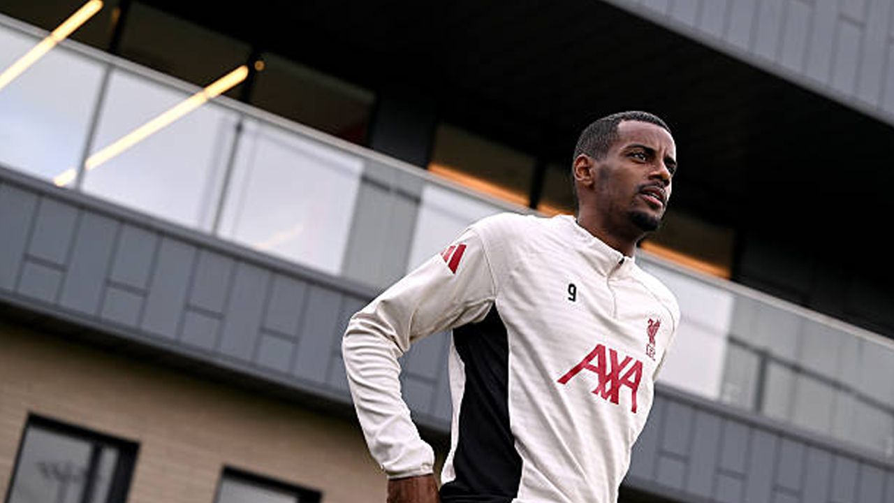 Usai Tiga Minggu Absen, Arne Slot Beri Kabar Terbaru Soal Alexander Isak