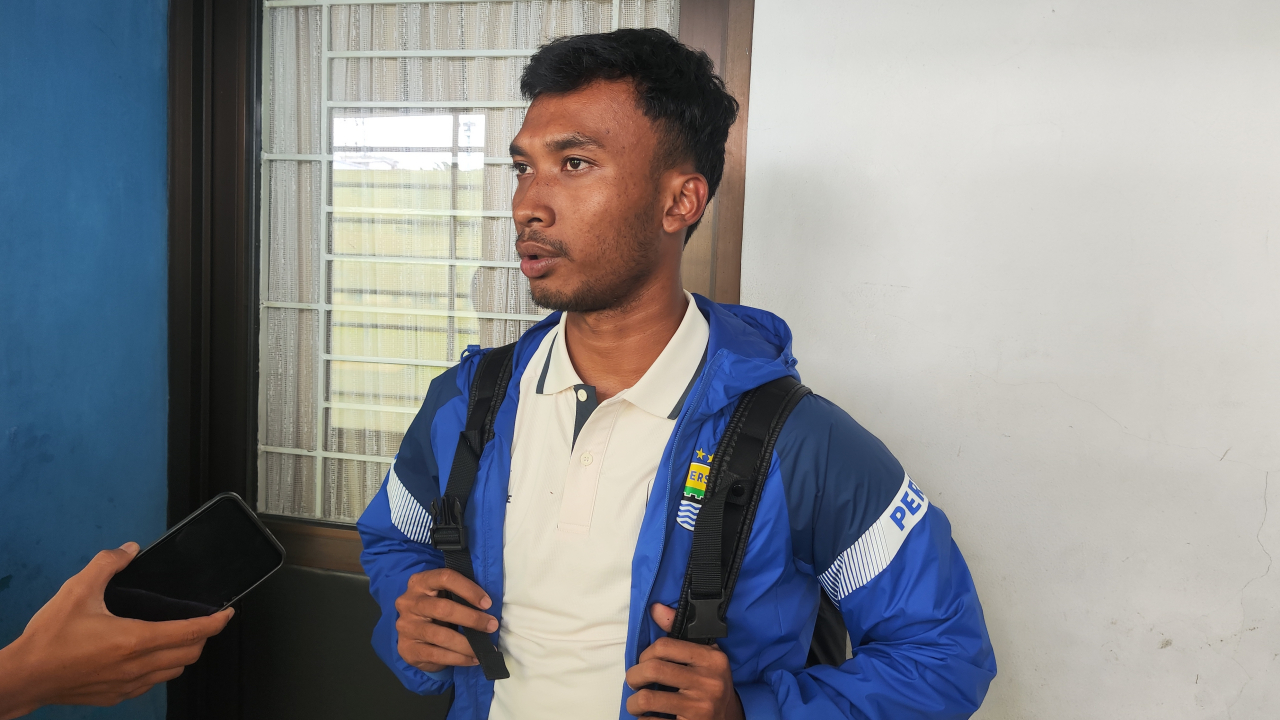 Gelandang Bertahan Persib, Robi Darwis