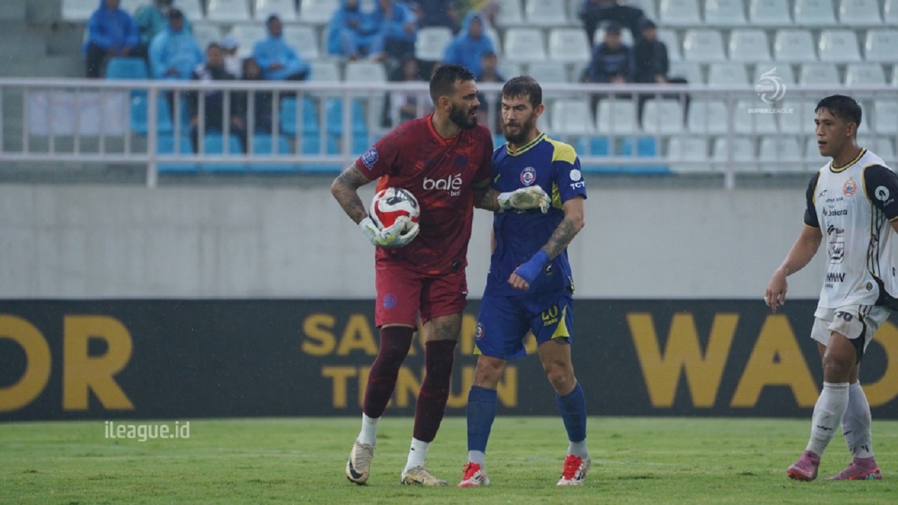 Kiper Arema FC, Lucas Frigeri di laga kontra Persija Jakarta