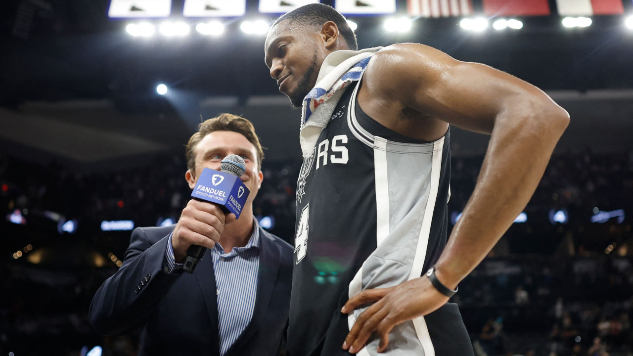 De’Aaron Fox diwawancarai seusai pertandingan melawan New Orleans Pelicans. (Foto: AP)