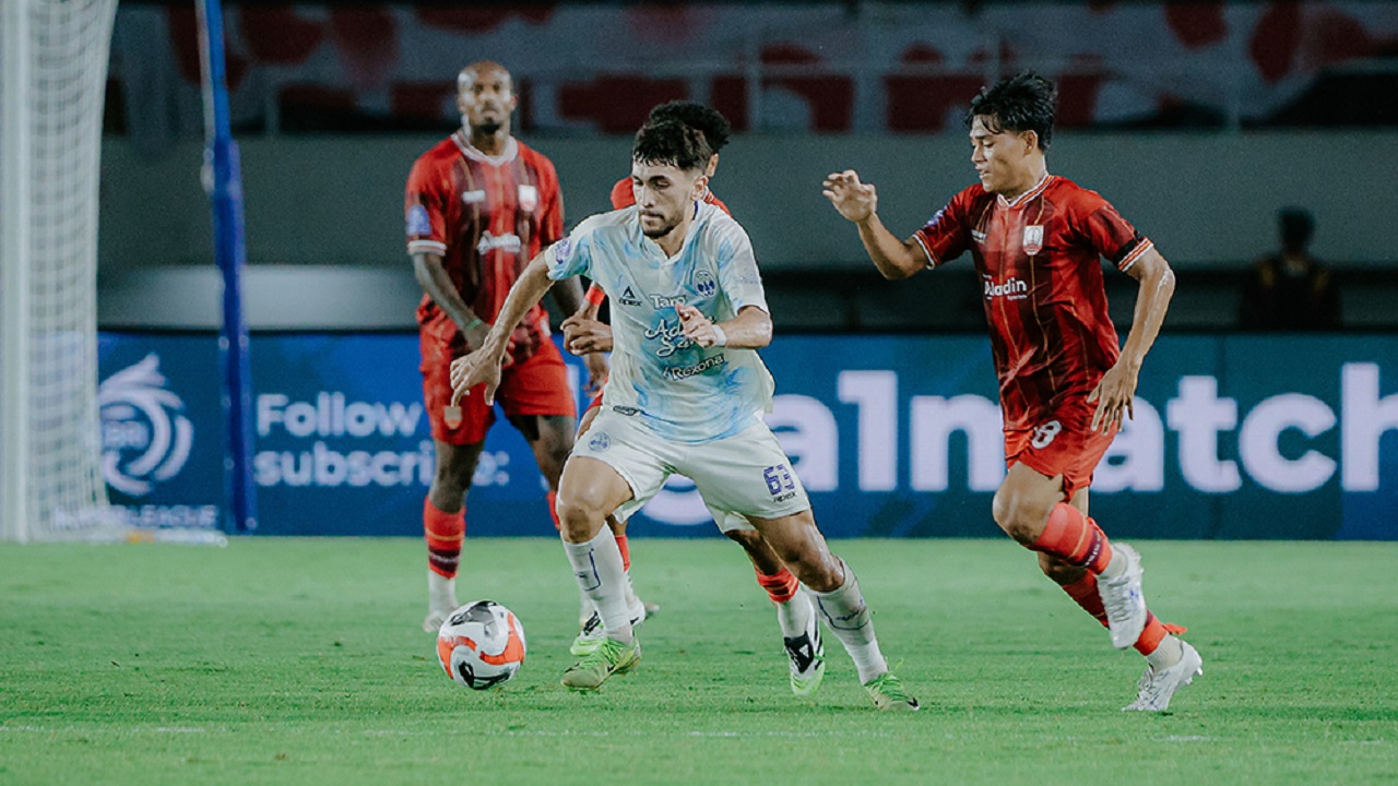 Pemain PSIM Jogja, Rakhmatsho Rakhmatzoda di laga kontra Persis Solo/foto dok ILeague
