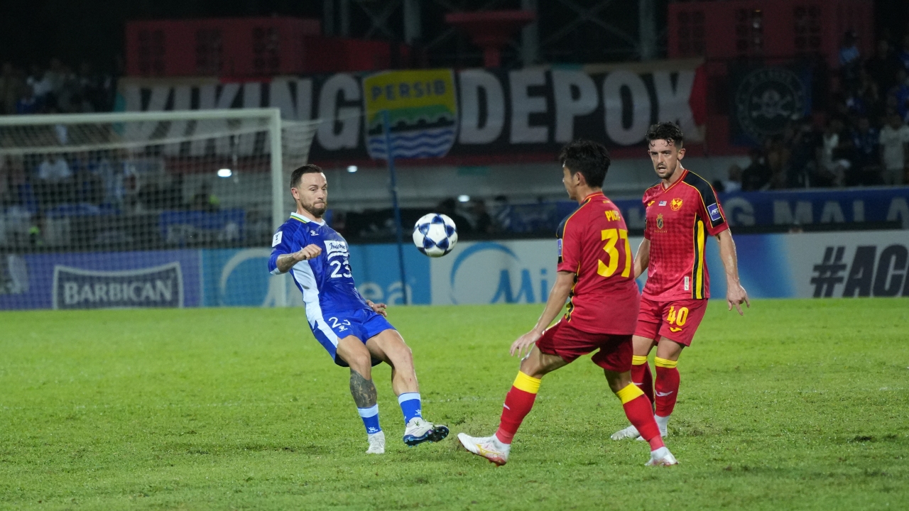 Gelandang Persib, Marc Klok