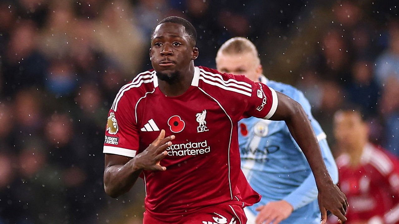 Ibrahima Konate dikritik legenda Liverpool, Jamie Carragher