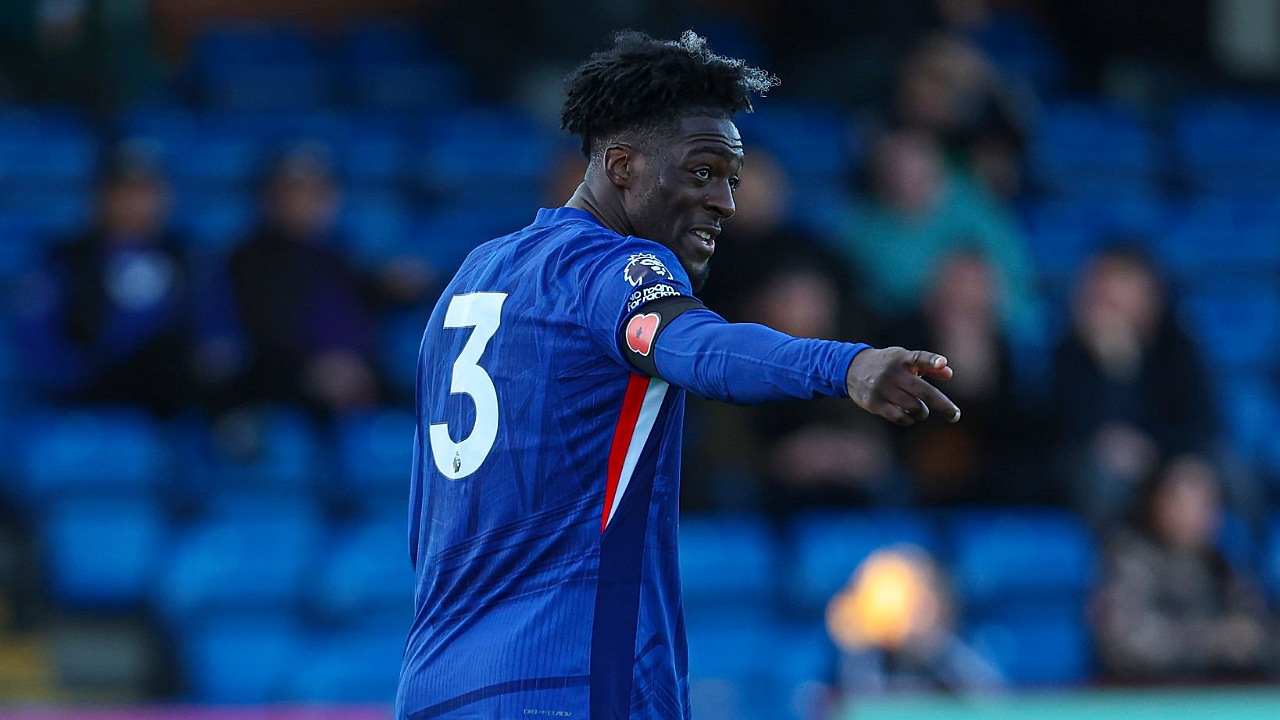 Bek Chelsea, Axel Disasi