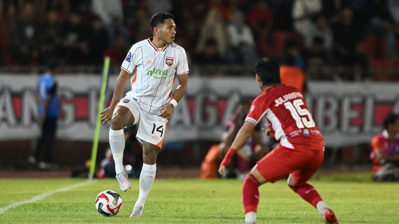 Pemain Borneo FC, Fajar Fathur Rahman di laga kontra Semen Padang FC