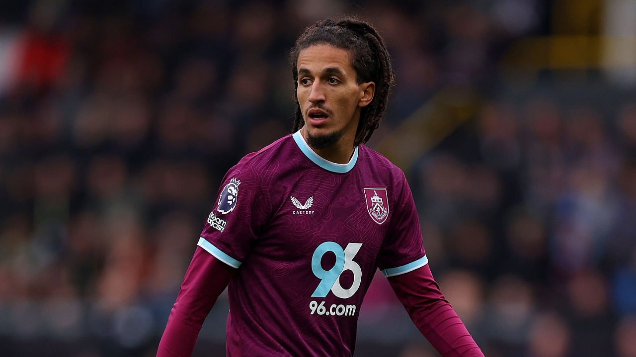 Gelandang Burnley, Hannibal Mejbri