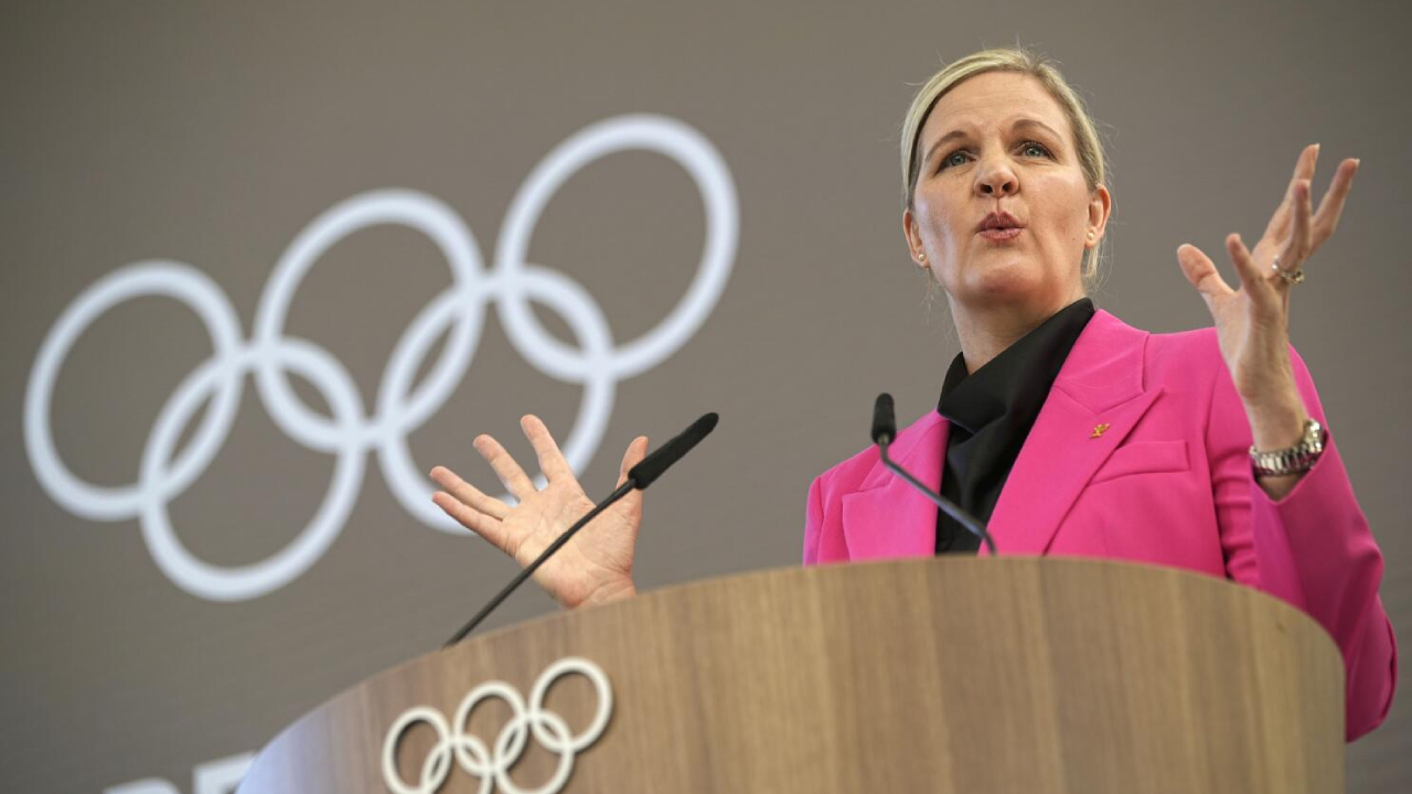 Terkait transgender, Presiden IOC Kirsty Coventry ingin membangun konsensus di antara badan-badan olahraga global sambil memastikan keadilan dan keamanan dalam kompetisi wanita. (Foto: AP)