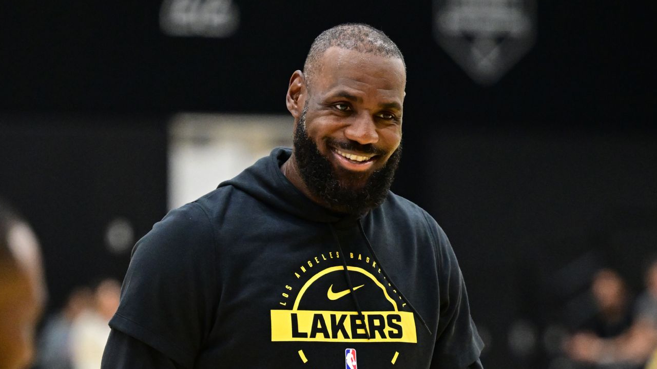 LeBron James dilaporkan membuat kemajuan yang baik dan menargetkan kembalinya ke aktivitas basket dalam beberapa hari ke depan. (Foto: AP)