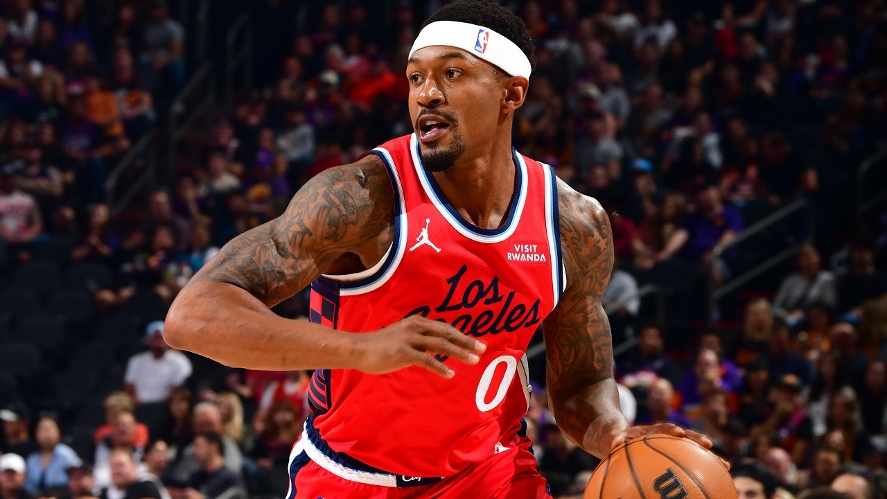 Cedera pinggul paksa Bradley Beal tutup musim lebih cepat.
