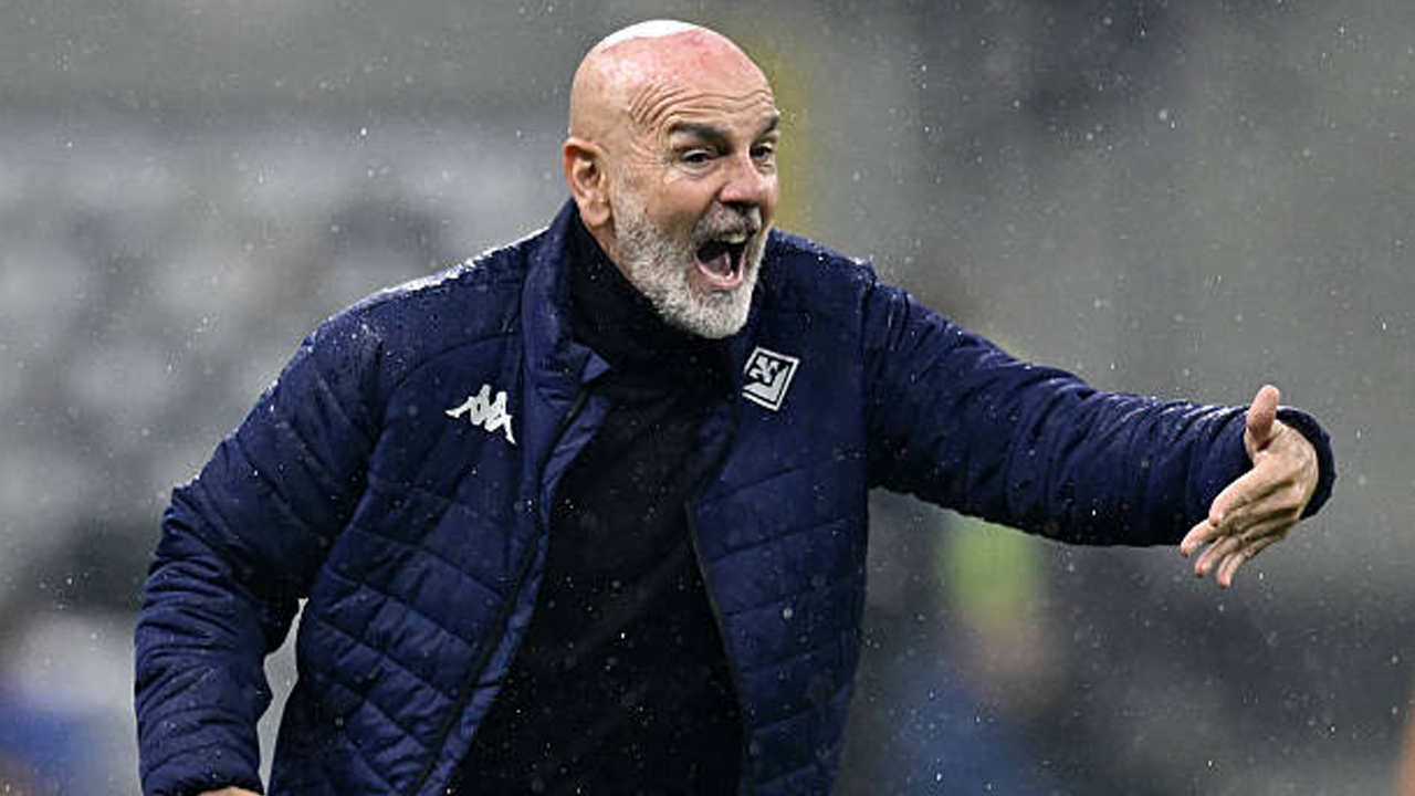 Direktur Fiorentina Bantah Tuduhan Stefano Pioli Tuntut Kompensasi