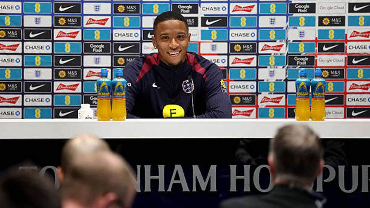 Ezri Konsa Puji Unai Emery Atas Transformasinya di Aston Villa