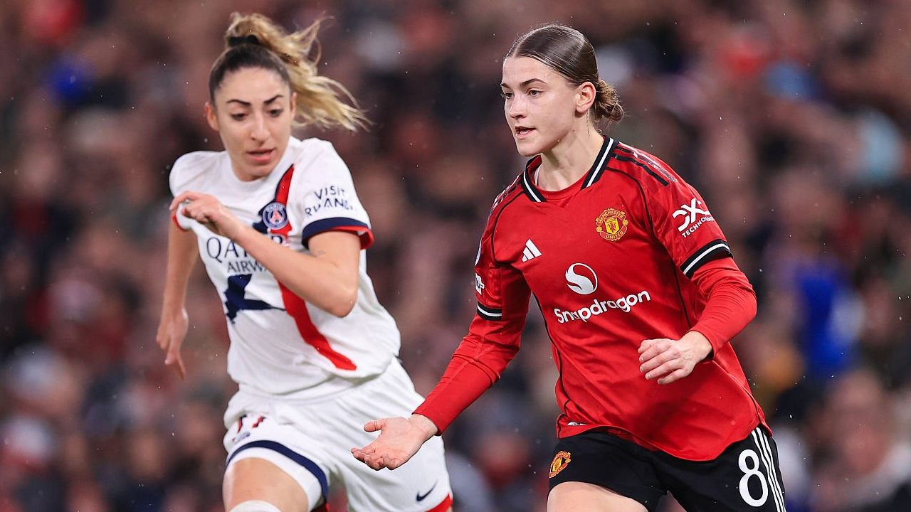 Liga Champions Wanita: Mary Earps Dicemooh, Man United Menang 2-1 Atas PSG