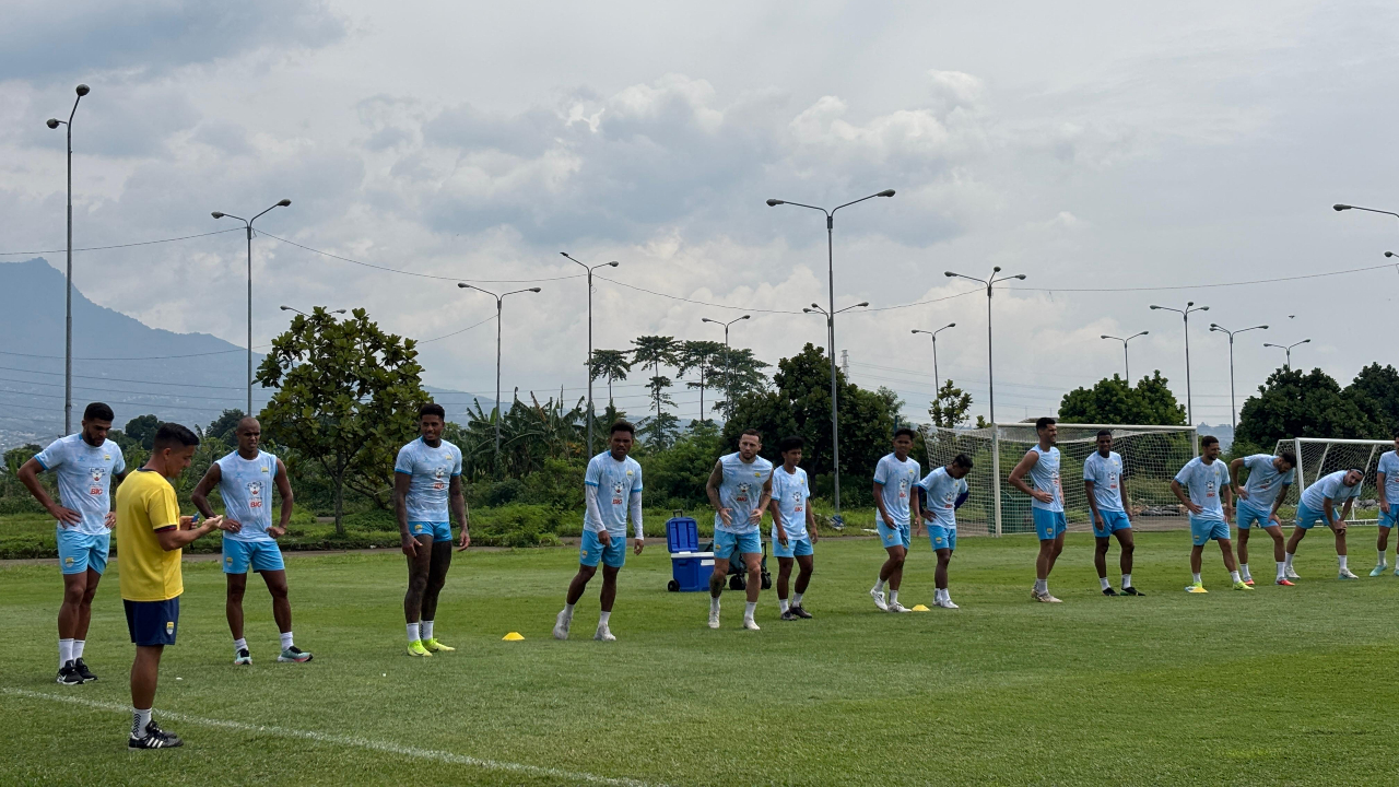 Pemain Persib ketika berlatih