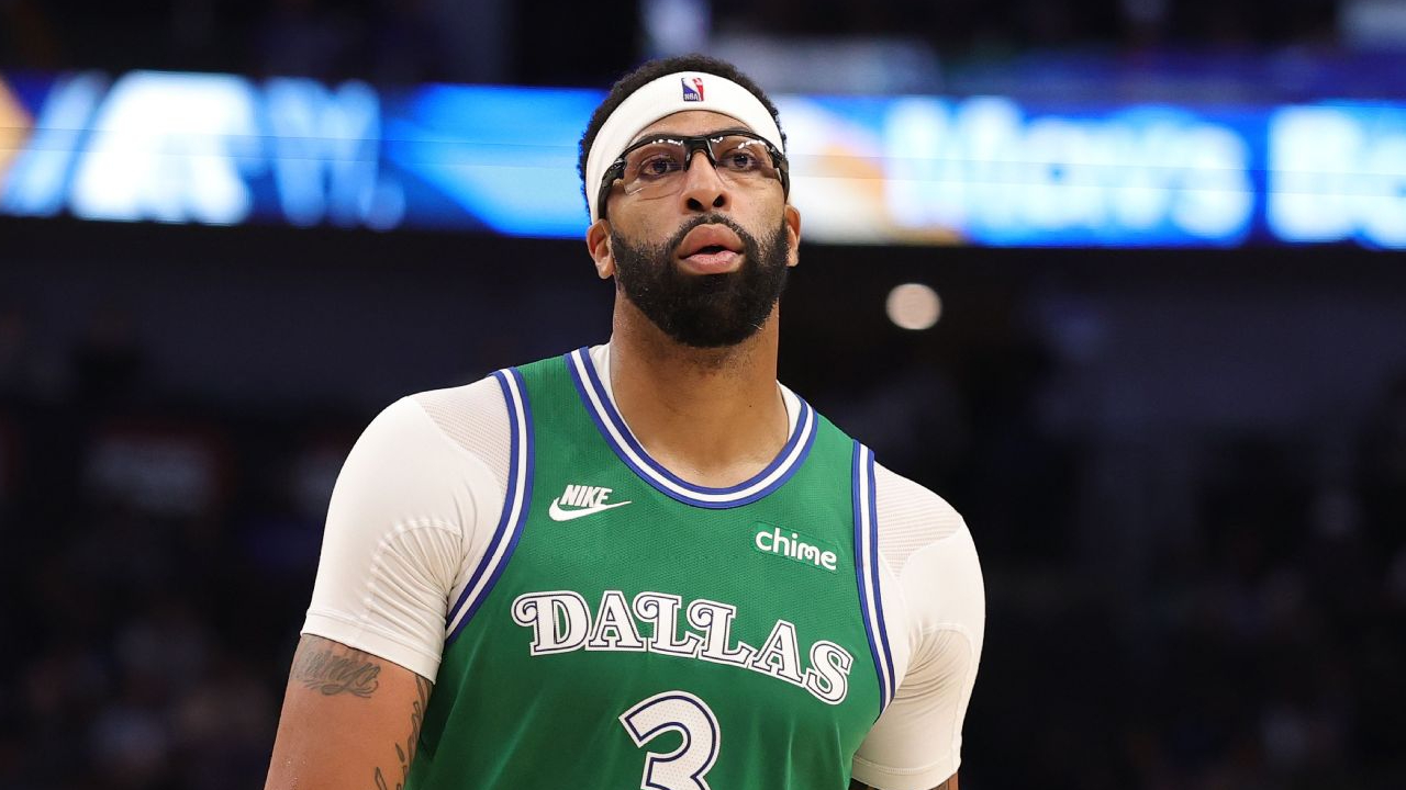 Anthony Davis tetap absen di tengah ketegangan yang meningkat di dalam organisasi Mavericks. (Foto: AP)