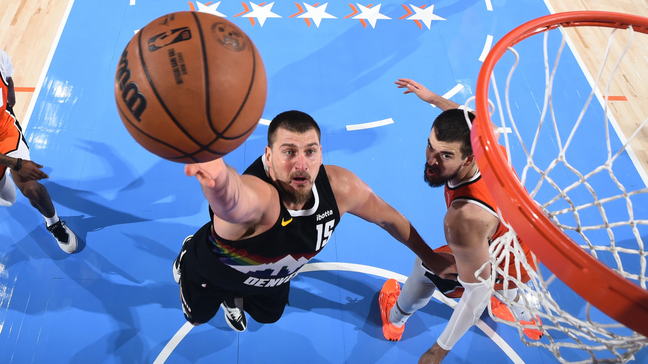 Nikola Jokic mencetak 55 poin saat Denver Nuggets meraih kemenangan 130-116 atas Los Angeles Clippers pada Rabu (12/11). (Foto: AP)