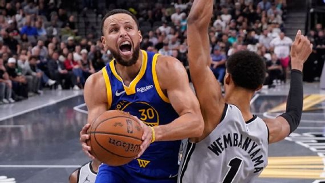 Stephen Curry Kembali Antarkan Warriors Bekap Spurs
