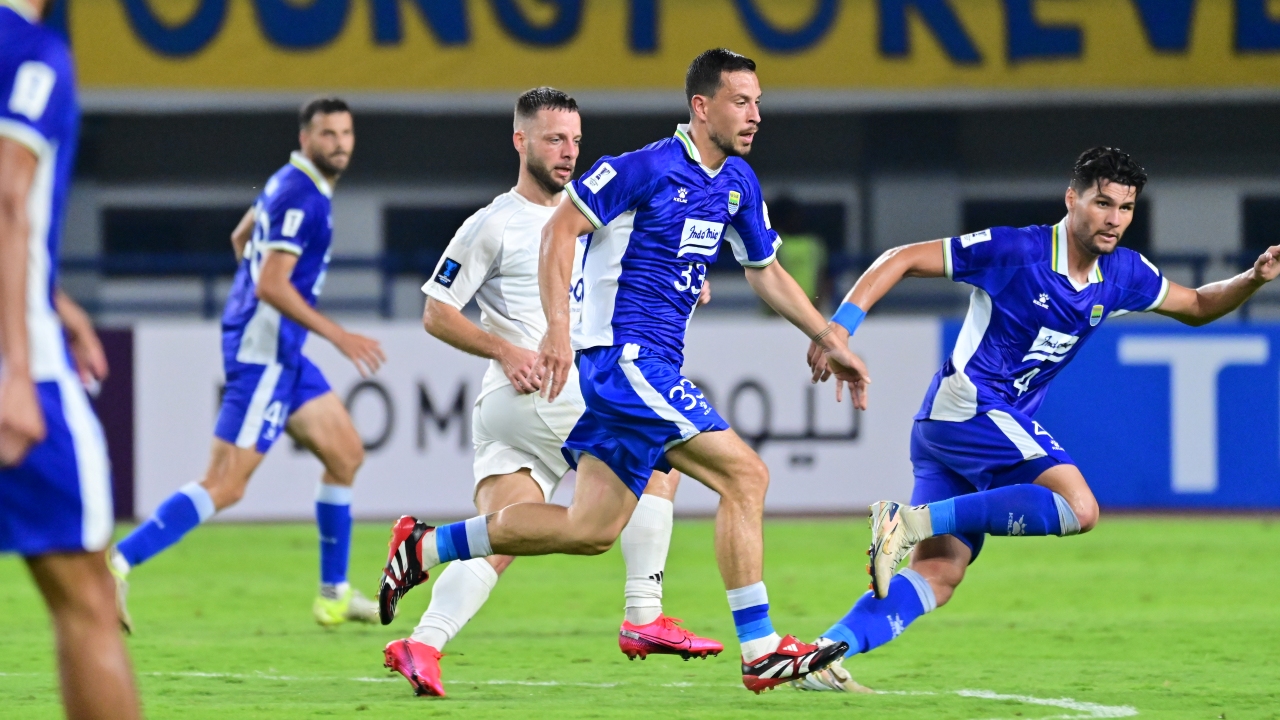 Gelandang Persib, Thom Haye