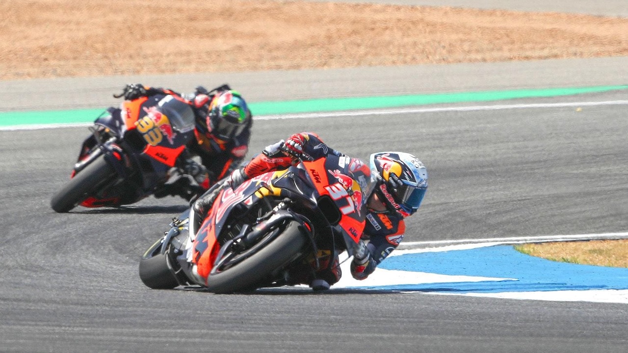 Pedro Acosta dan Brad Binder