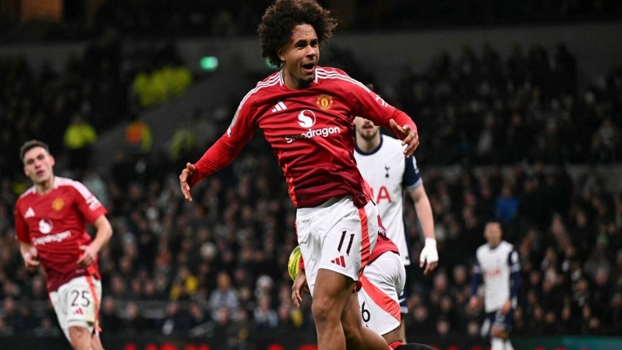 Gagal bekerja sama ketika masih memegang Atalanta, Gian Piero Gasperini disebut ingin merekrut Joshua Zirkzee ke AS Roma pada Januari mendatang / via Getty Images