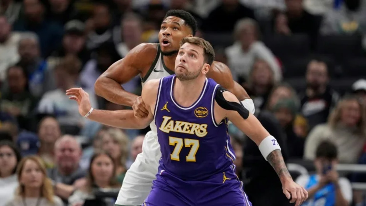 Giannis Antetokounmpo Jadi Sorotan Usai Bucks Dikalahkan Lakers